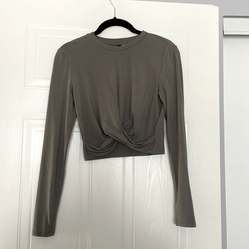 ✨4/$20 H&M Army Green Crop Top